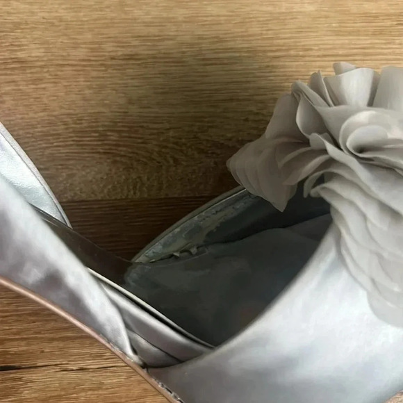 Audrey Brooke silver heels size 7 - Picture 11 of 16